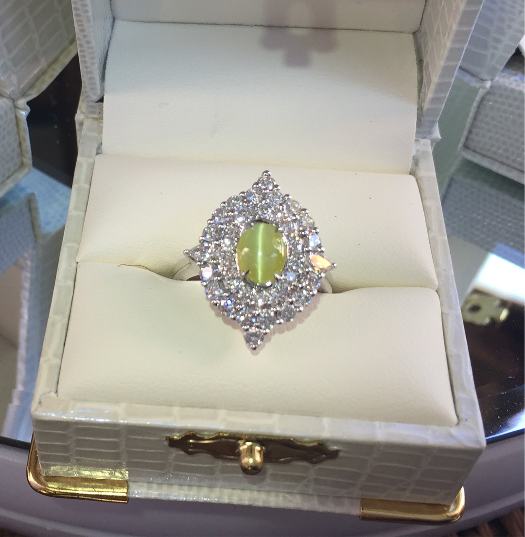 18k gold Cat's Eye Chrysoberyl Diamond Ring, 18k White Gold Size 7 CLEARANCE