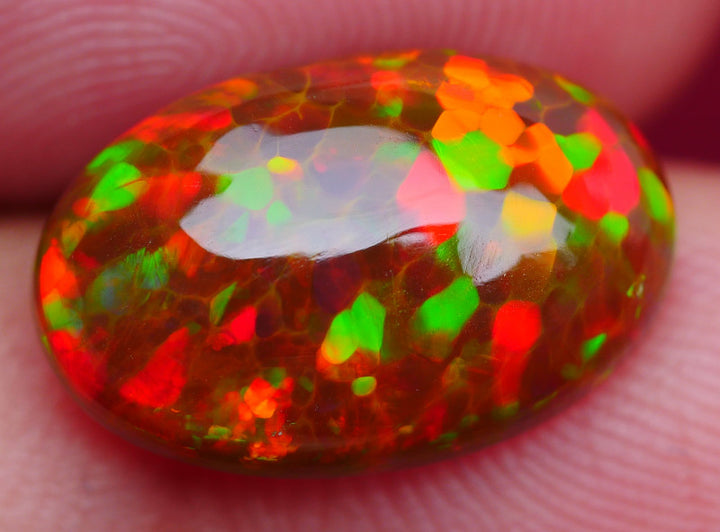 Opal, 4.10ct. Welo, Dark-Base, No Smoke, Oval Cabochon, Hexagon Honeycomb