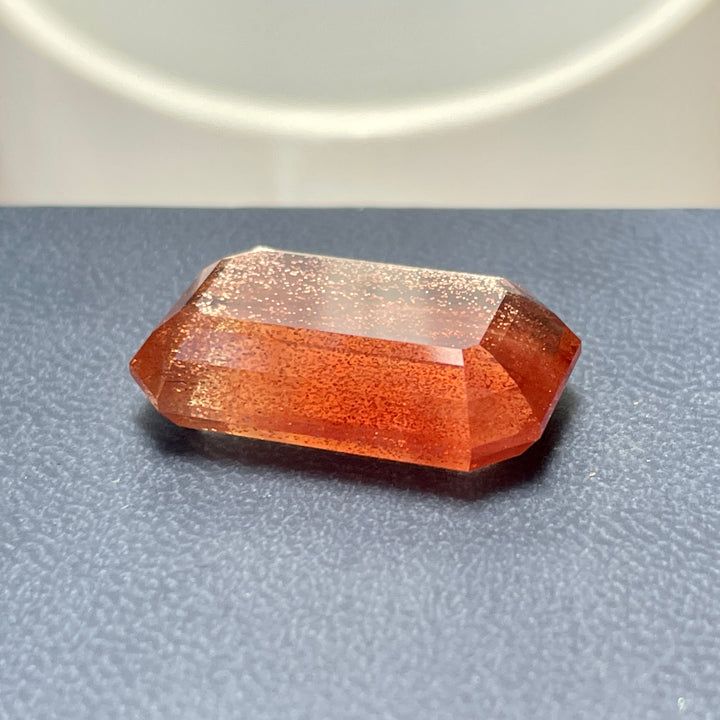 Oregon Sunstone, 26.15 ct., Golden orange with copper schiller