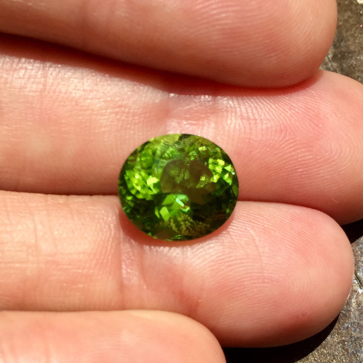 Peridot, 5.75 Ct. Burmese, Parrot Green, TOP Quality, Oval Cut, VVS