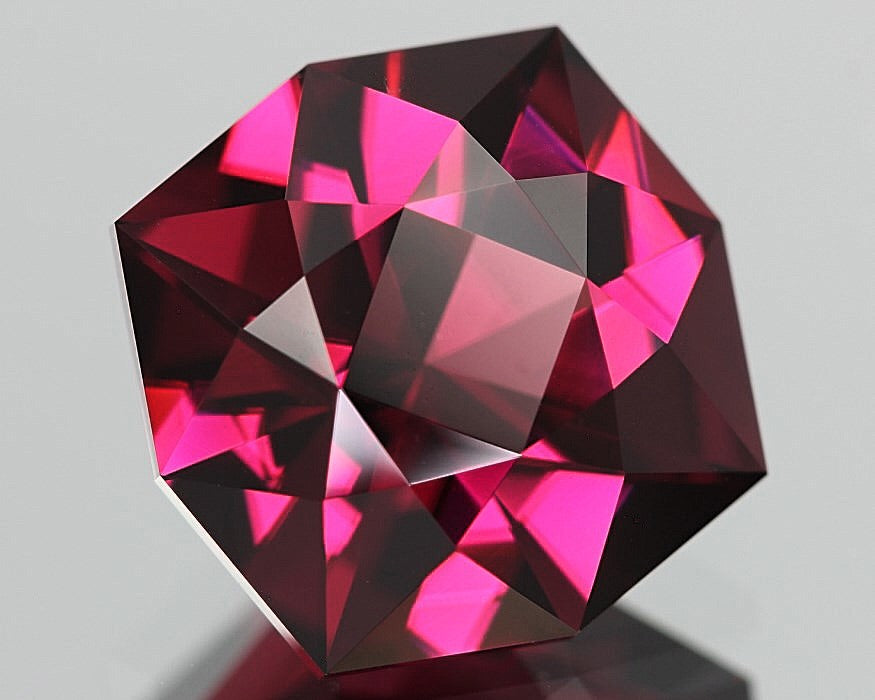 5.23 ct. Pyralspite. Malaya Garnet, Purplish Pink, Octagon Master-Cut In United States.