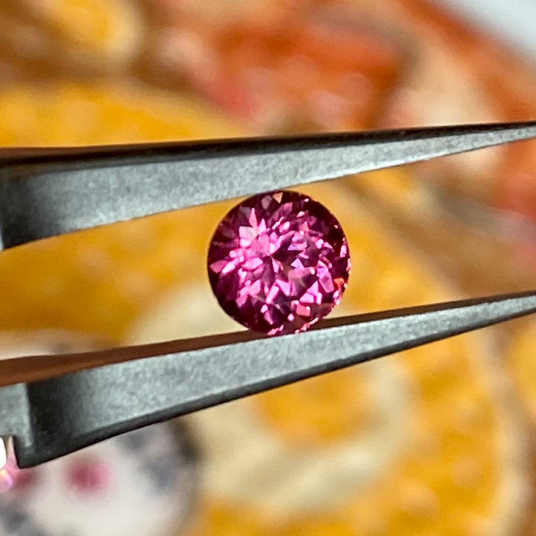 1.30 ct. Malaya Round Brilliant Garnet Purplish-Pink VVS  