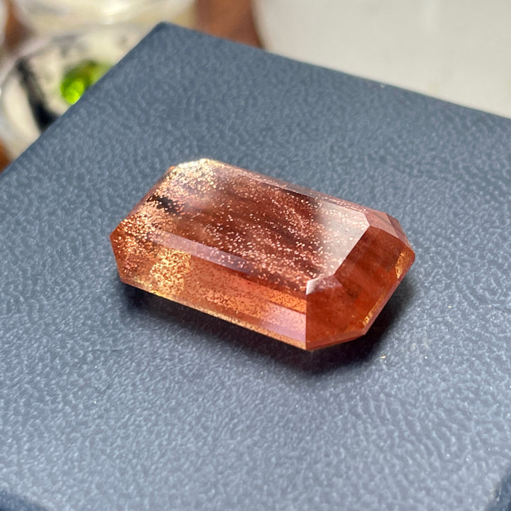 Oregon Sunstone, 26.15 ct., Golden orange with copper schiller