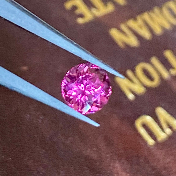 Malaya Garnet, 1.42 ct. Round Brilliant, Purplish Pink, VVS