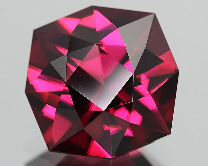 Malaya Garnet, Pyralspite, 5.23 ct. Purplish Pink, Octagon Master-Cut In United States, Malaia