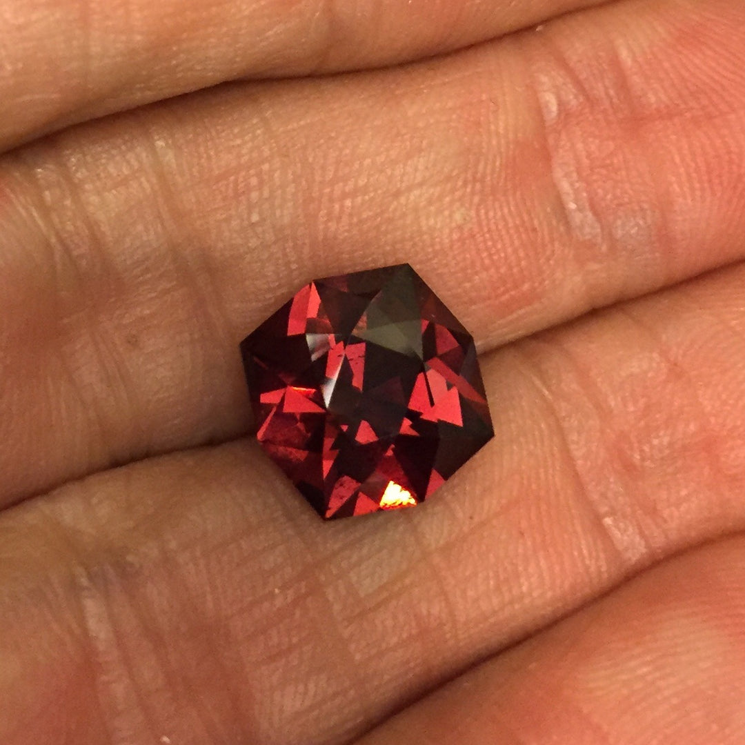 Malaia Garnet, 3.26 ct. Pyralspite, VVS, Color-Shift - Imperial Pink to Reddish Orange, Malaya