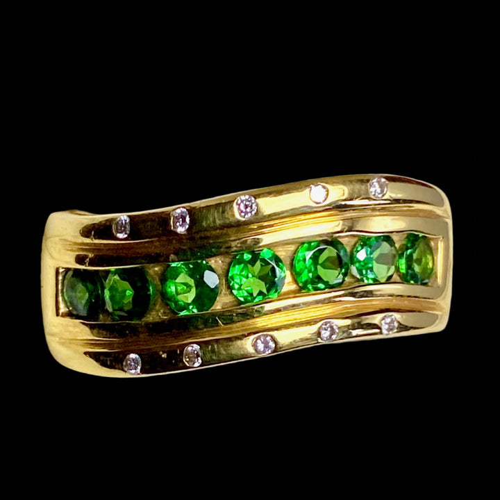 1+ carat, Immaculate Tsavorite Garnets, Ring, approx. 1ct of Top Quality, Vivid Color, Diamonds, 18k gold, Size 8