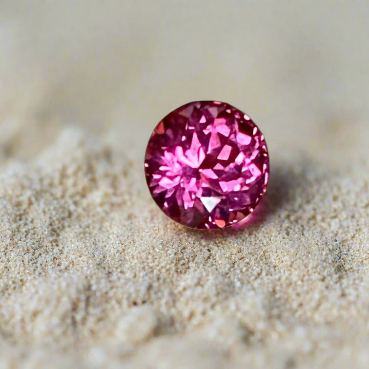 1.30 ct. Malaya Round Brilliant Garnet Purplish-Pink VVS  