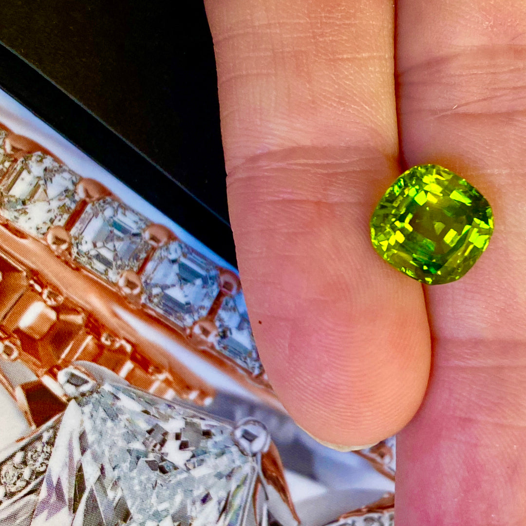 Peridot, 4 ct. Arizona, Gorgeous Cut, Top Quality, VVS, No Treatment