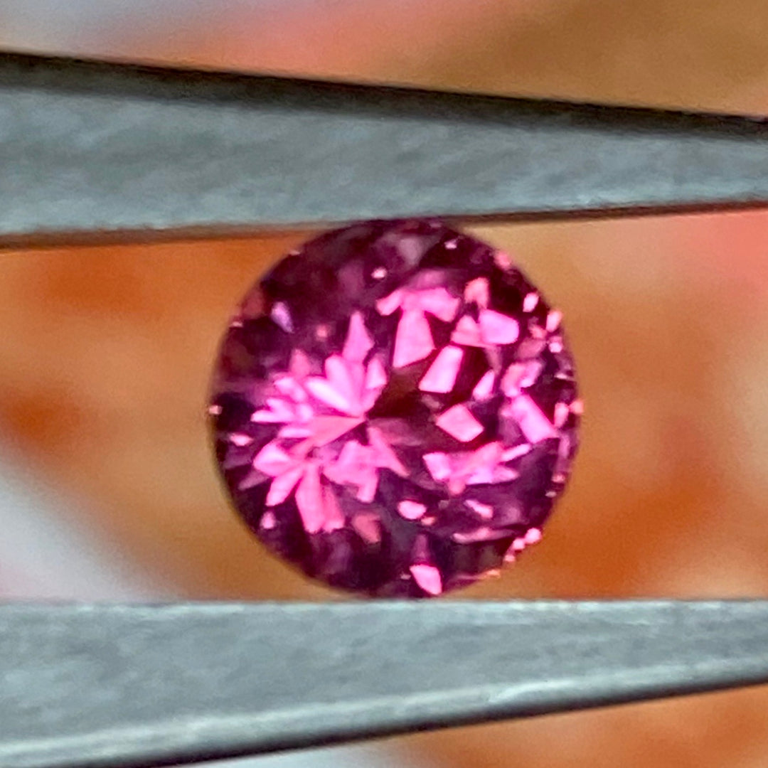 1.30 ct. Malaya Round Brilliant Garnet Purplish-Pink VVS  